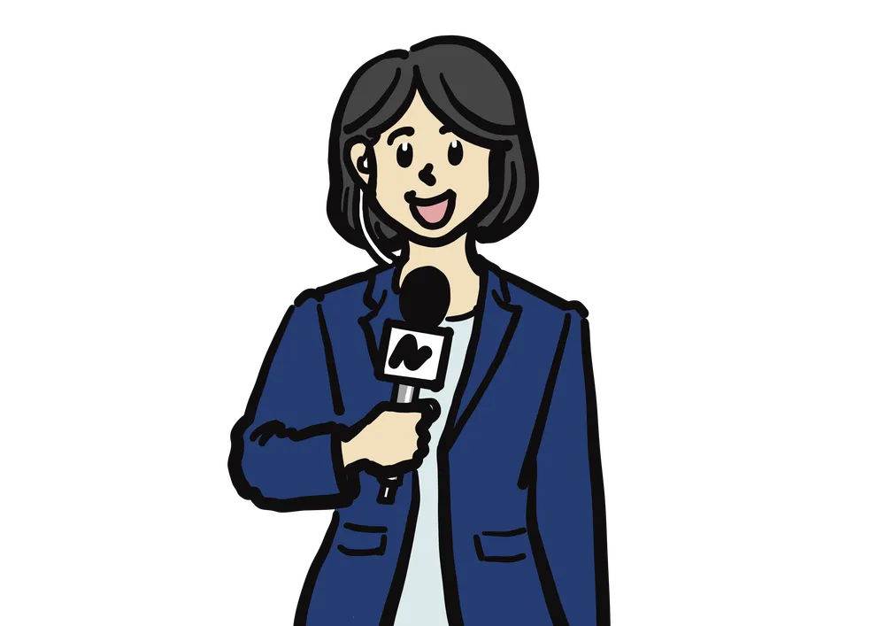 マイクを持ったスーツ姿の女性がニュースを読んでいる様子。